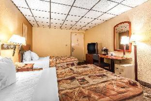 Suite with Three Double Beds - Non Smoking photo 2