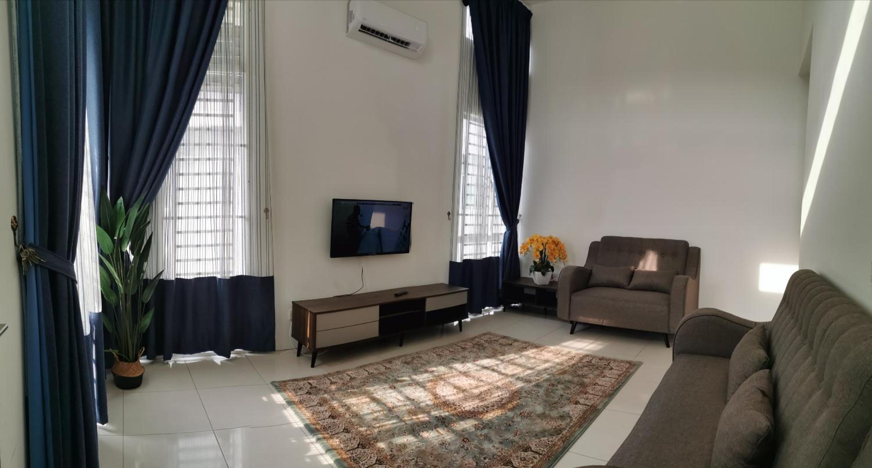 Three-Bedroom House photo 1