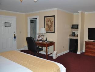 King Suite with Spa Bath and Fireplace - Non-Smoking - Photo 6
