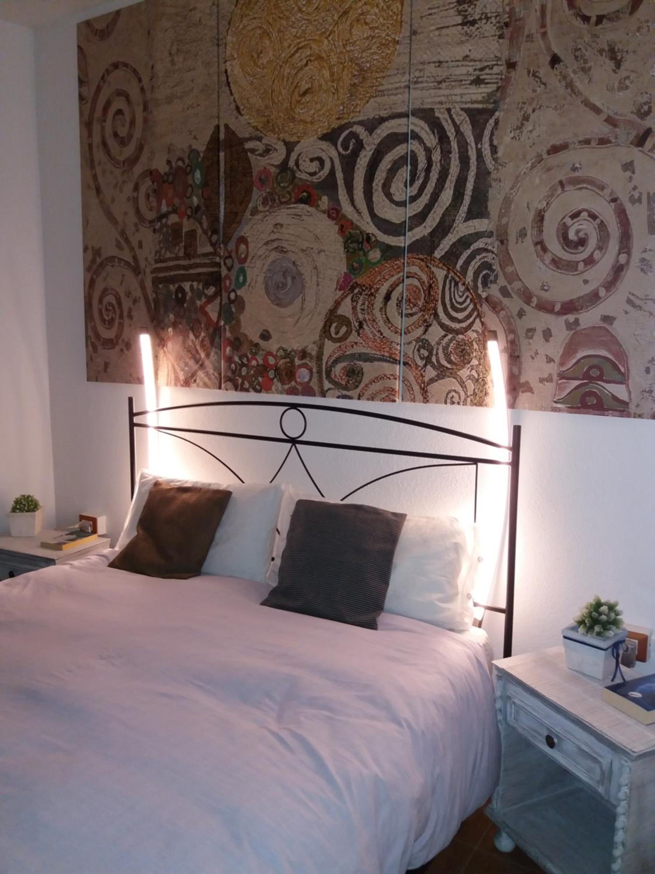 Double Room with Private Bathroom - Photo 10