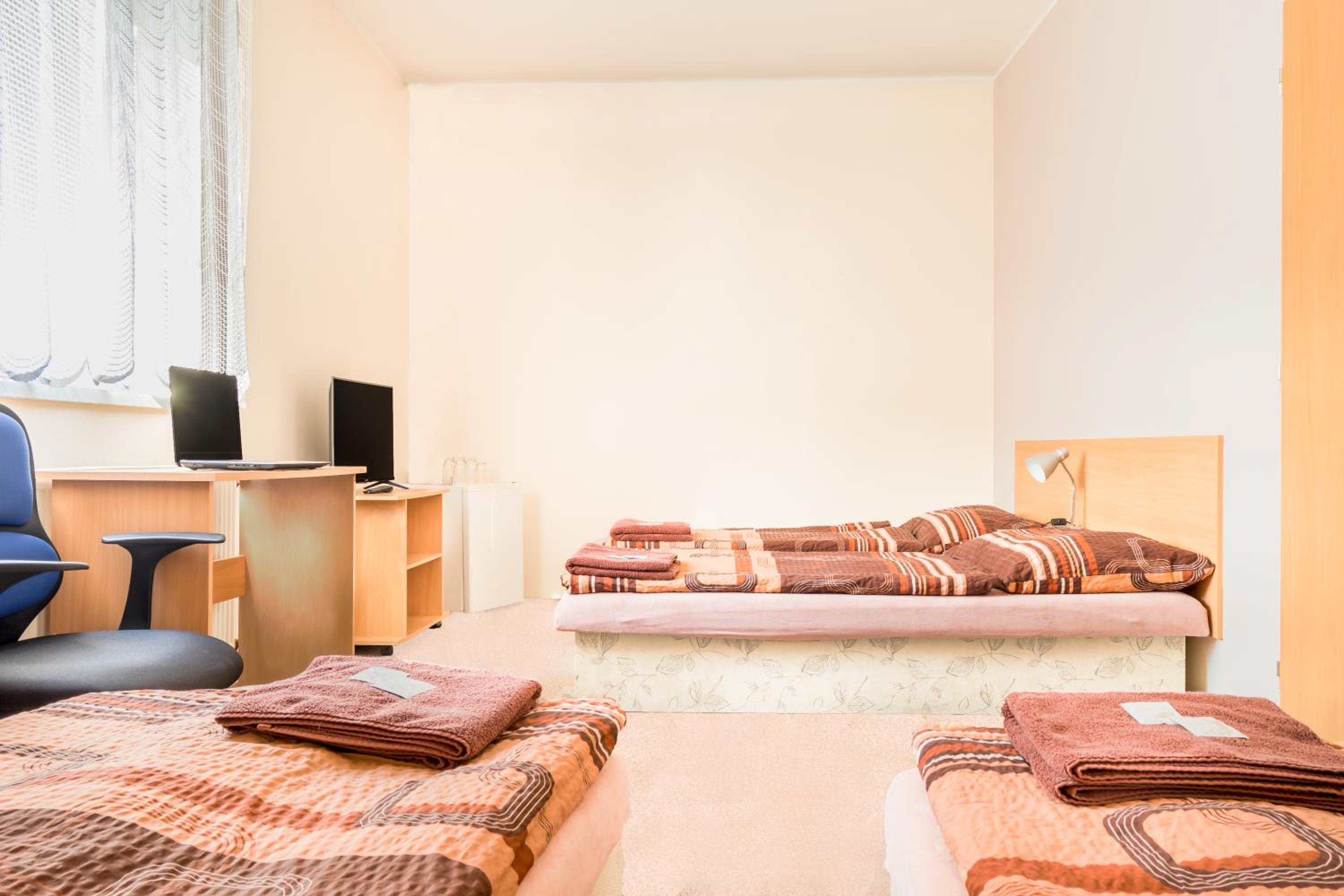 Quadruple Room - Disability Access photo 1