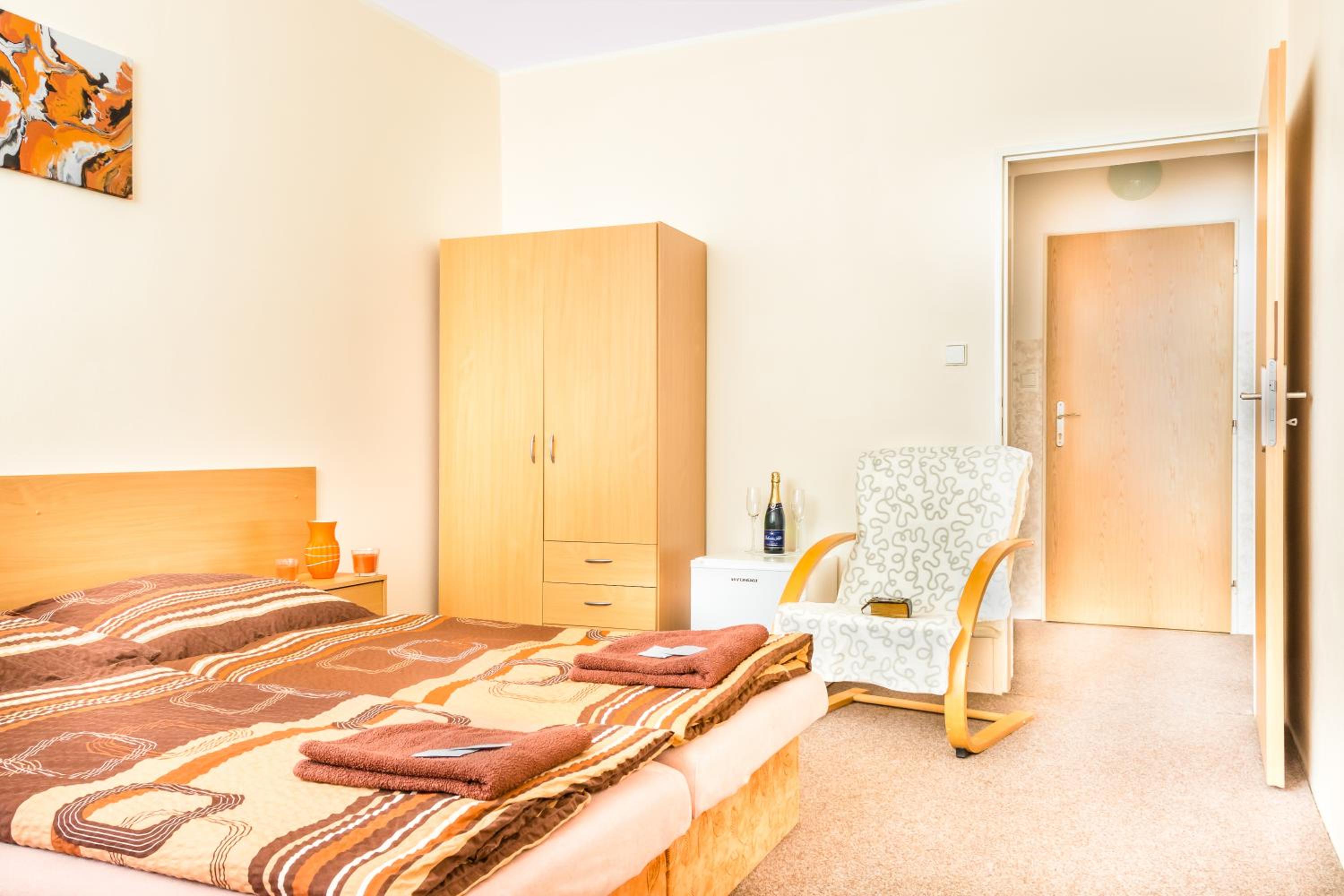 Double or Twin Room with Balcony photo 3