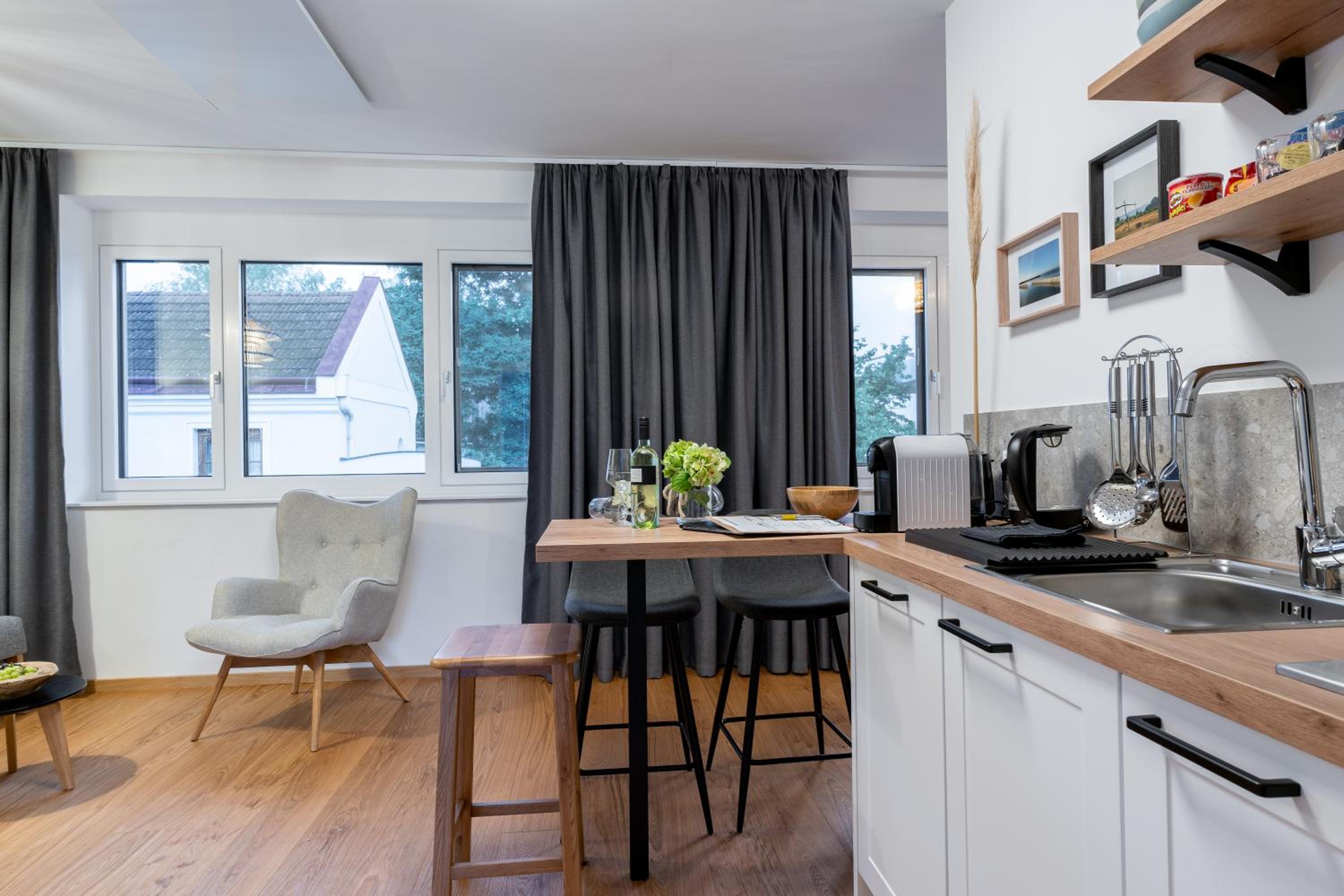 One-Bedroom Apartment - Photo 6