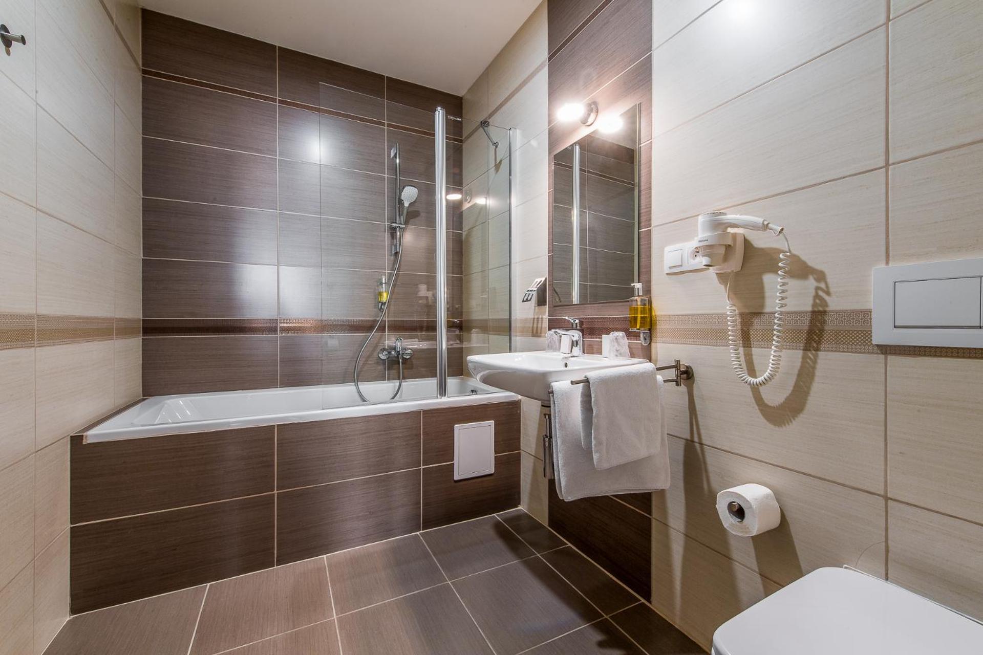 Suite - Photo 3