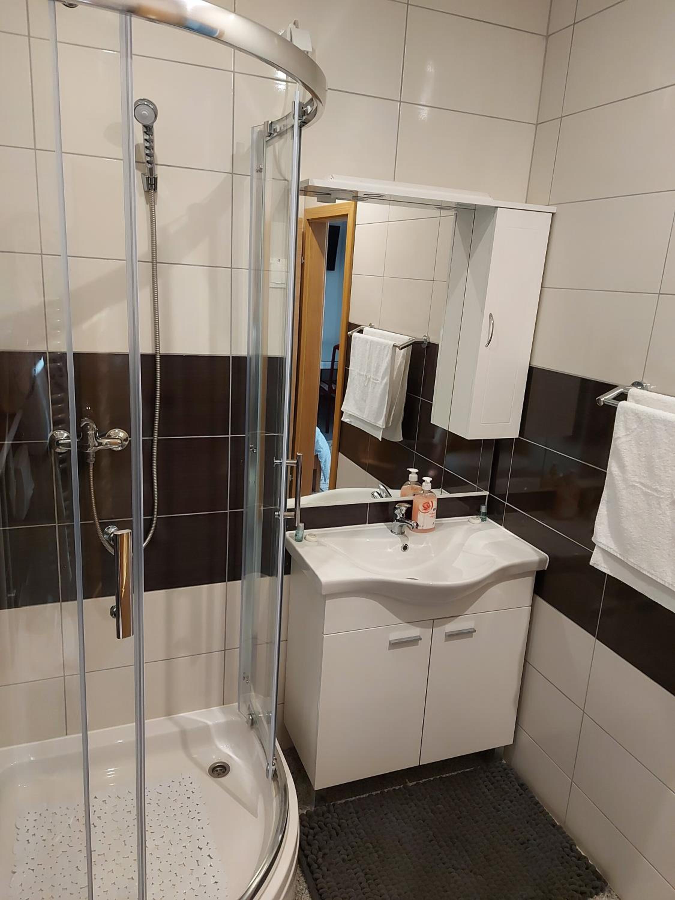 Deluxe Double Room (2 Adults + 1 Child) photo 3