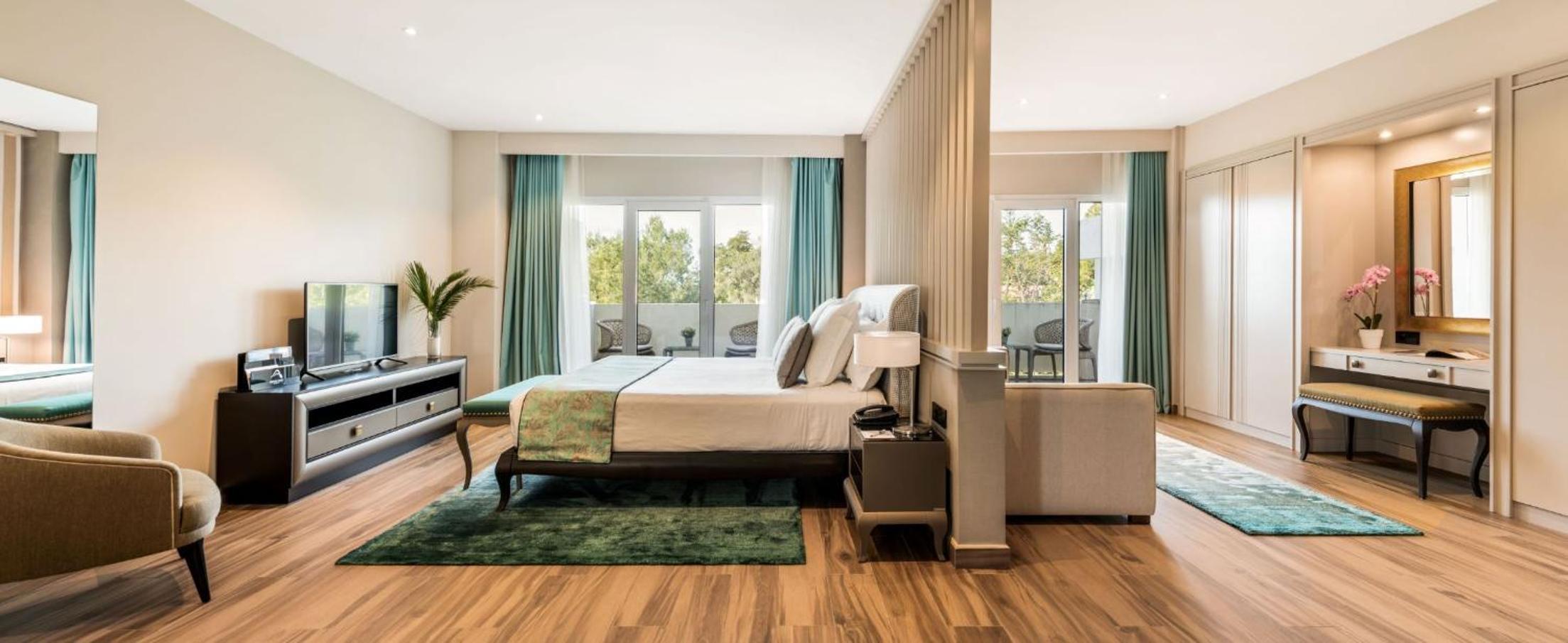 Presidential Suite with Balcony thumbnail 5