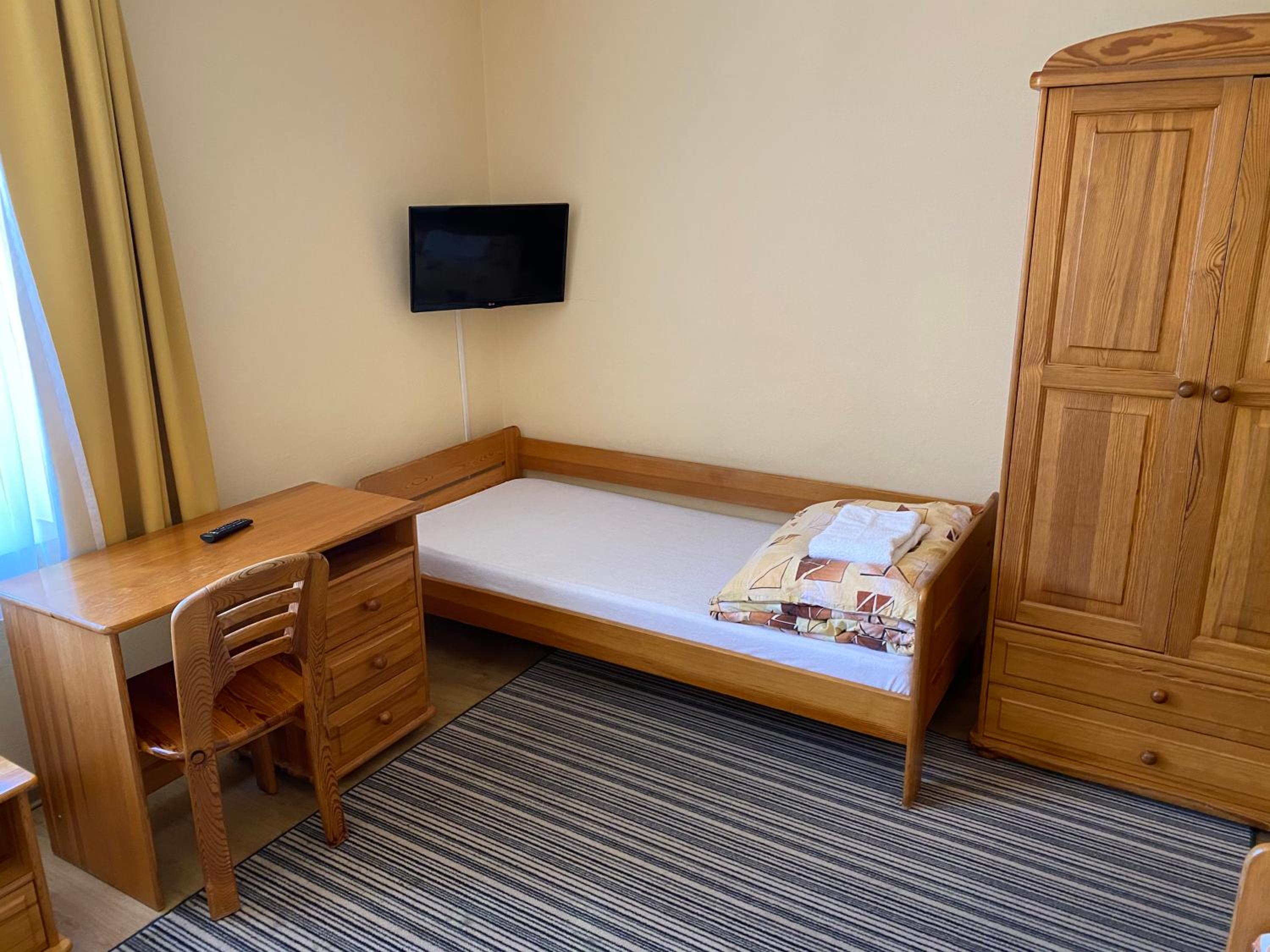 Triple Room with Bathroom photo 2