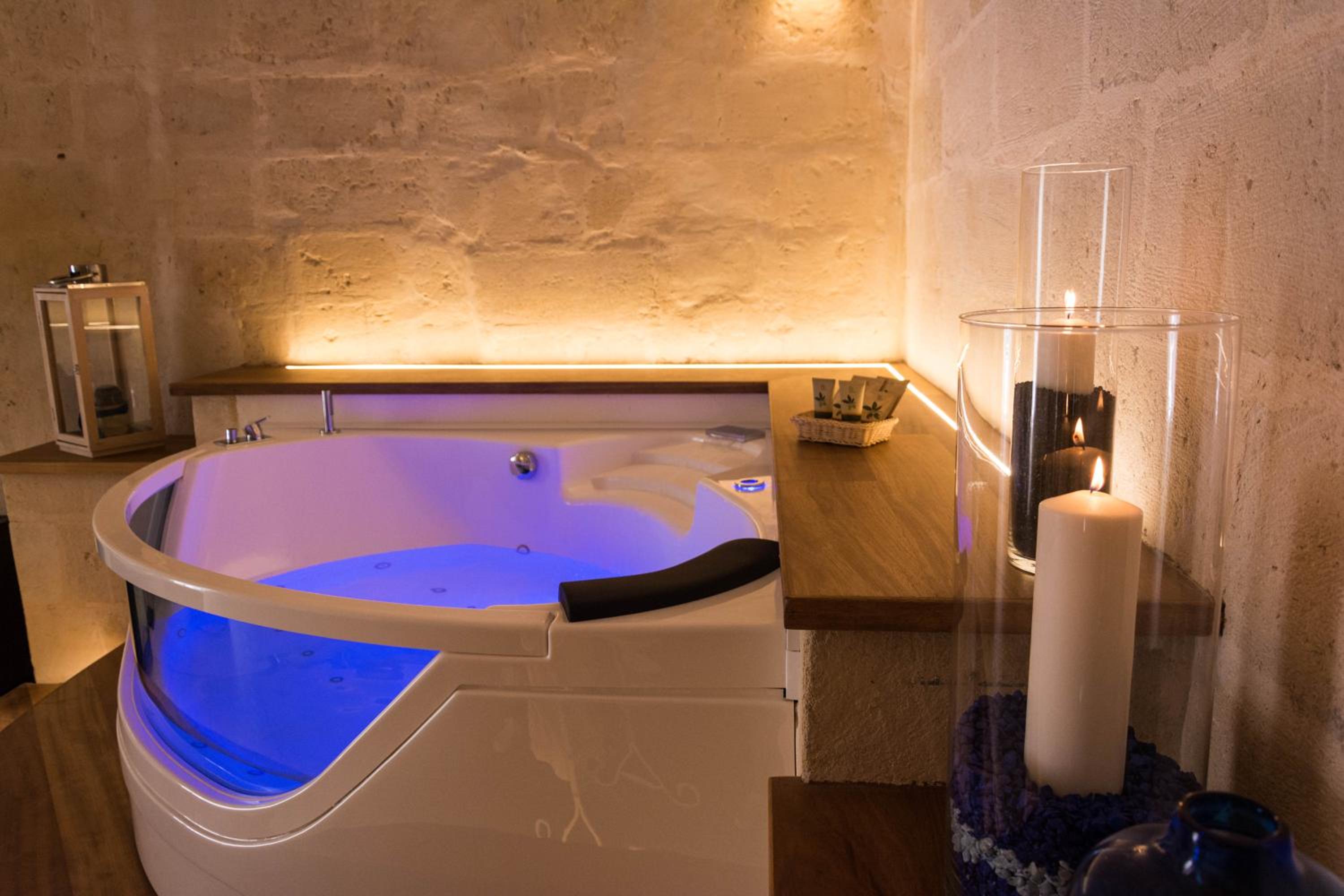 Suite with Spa Bath - Photo 9