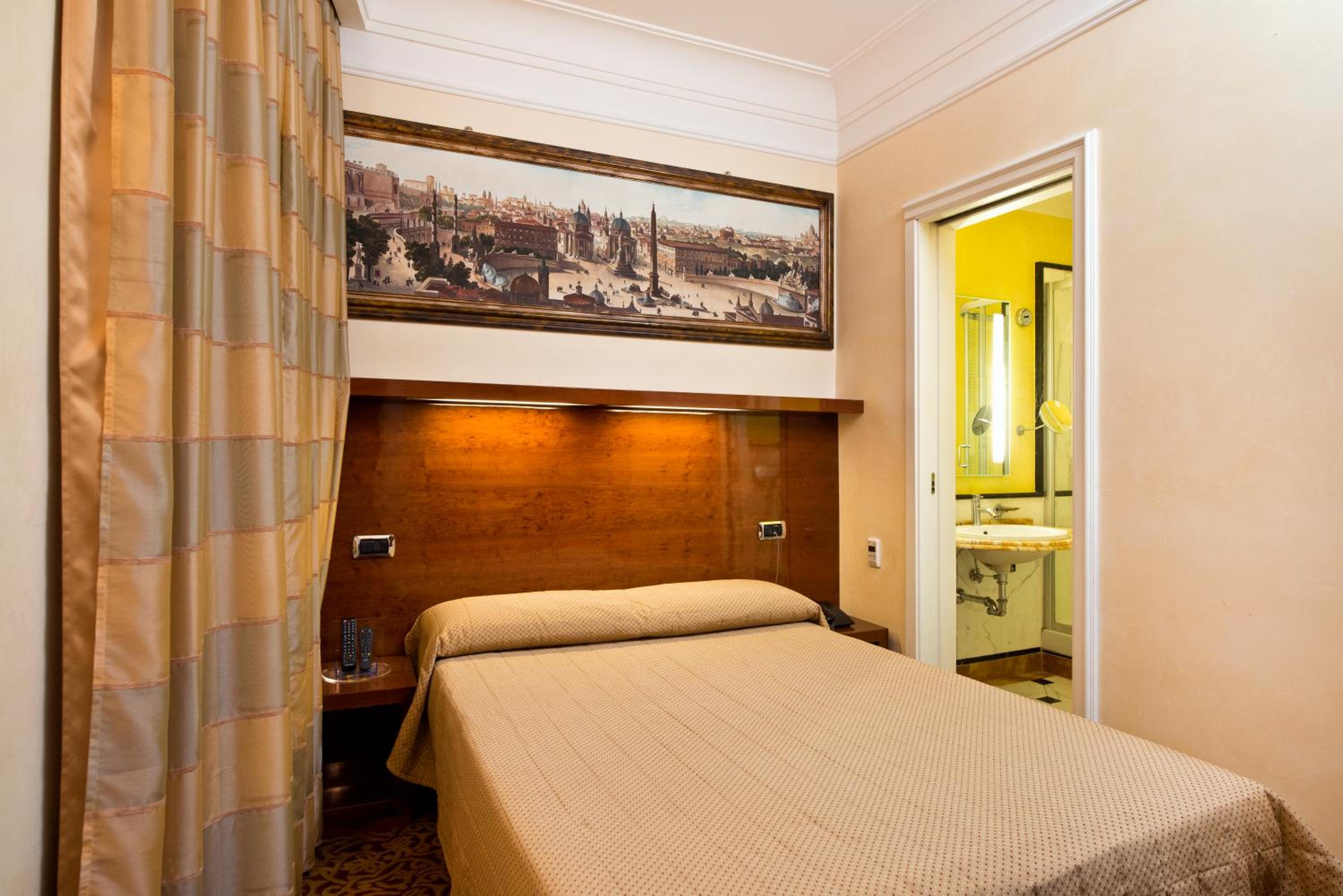 Small Double Room photo 1