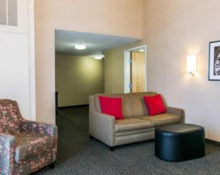 VIP King Suite - Non-Smoking - Photo 6