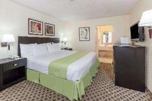 Two-Room King Suite with Sofa Bed and Separate Living Area - Non-Smoking photo 2