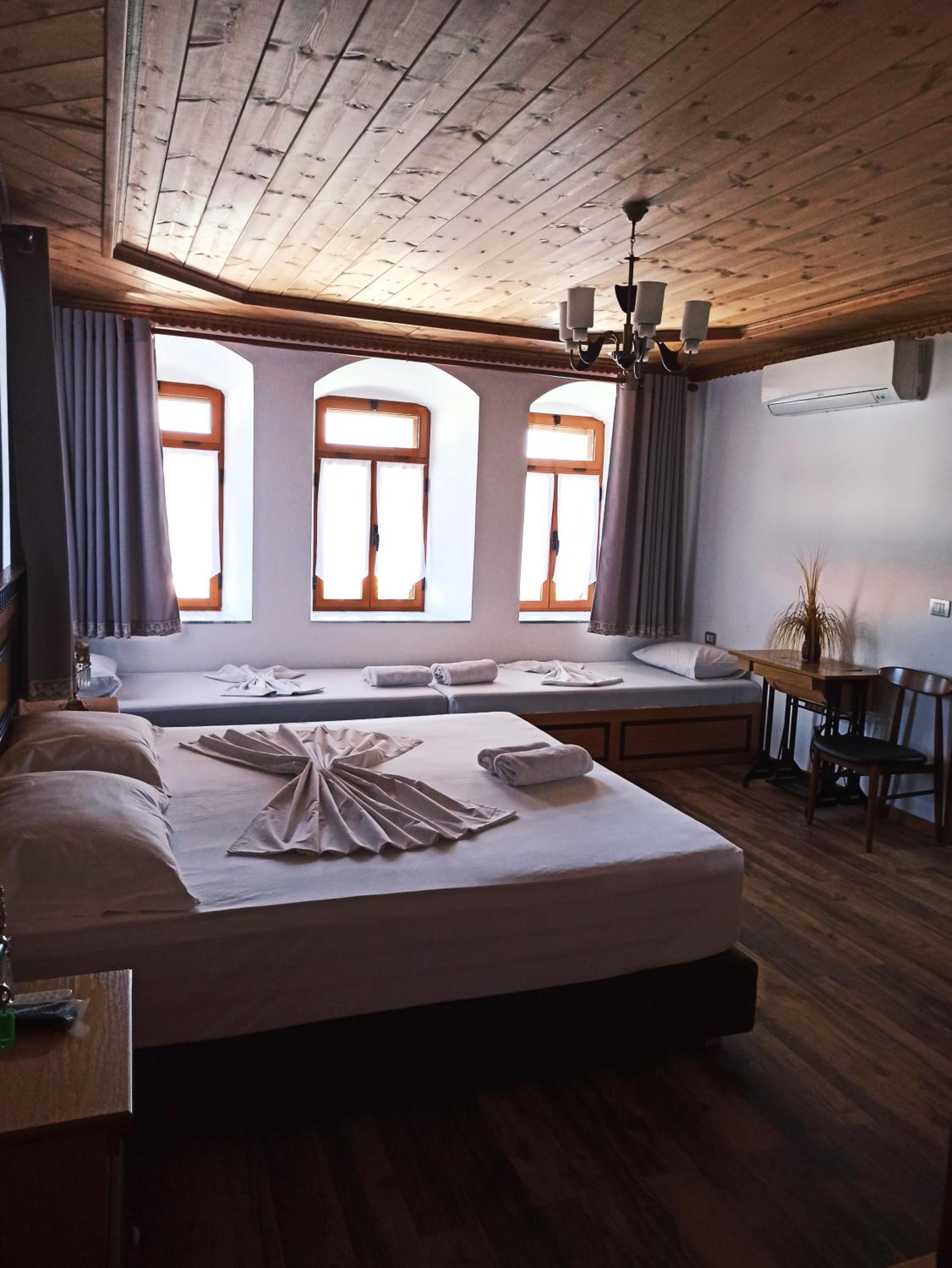 Superior Double or Twin Room with Pool View photo 2