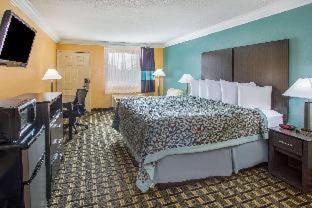 1 King Bed | Mobility Acc Tub Smk Micfridge photo 1