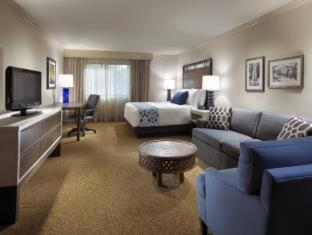 Standard Queen Room photo 2