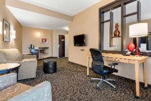 King Suite - Hearing Accessible/Non-Smoking - Photo 7