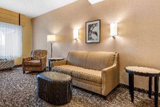 King Suite - Hearing Accessible/Non-Smoking - Photo 8