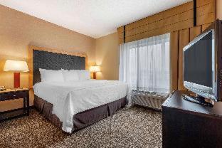 One King Bed and One Queen Bed Two-Bedroom Suite - Non-Smoking - Photo 16