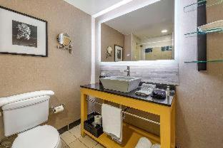 One King Bed and One Queen Bed Two-Bedroom Suite - Non-Smoking - Photo 14