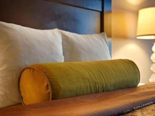 King Suite with Walk-In Shower and Spa Bath - Disability Access/Non-Smoking - Photo 7