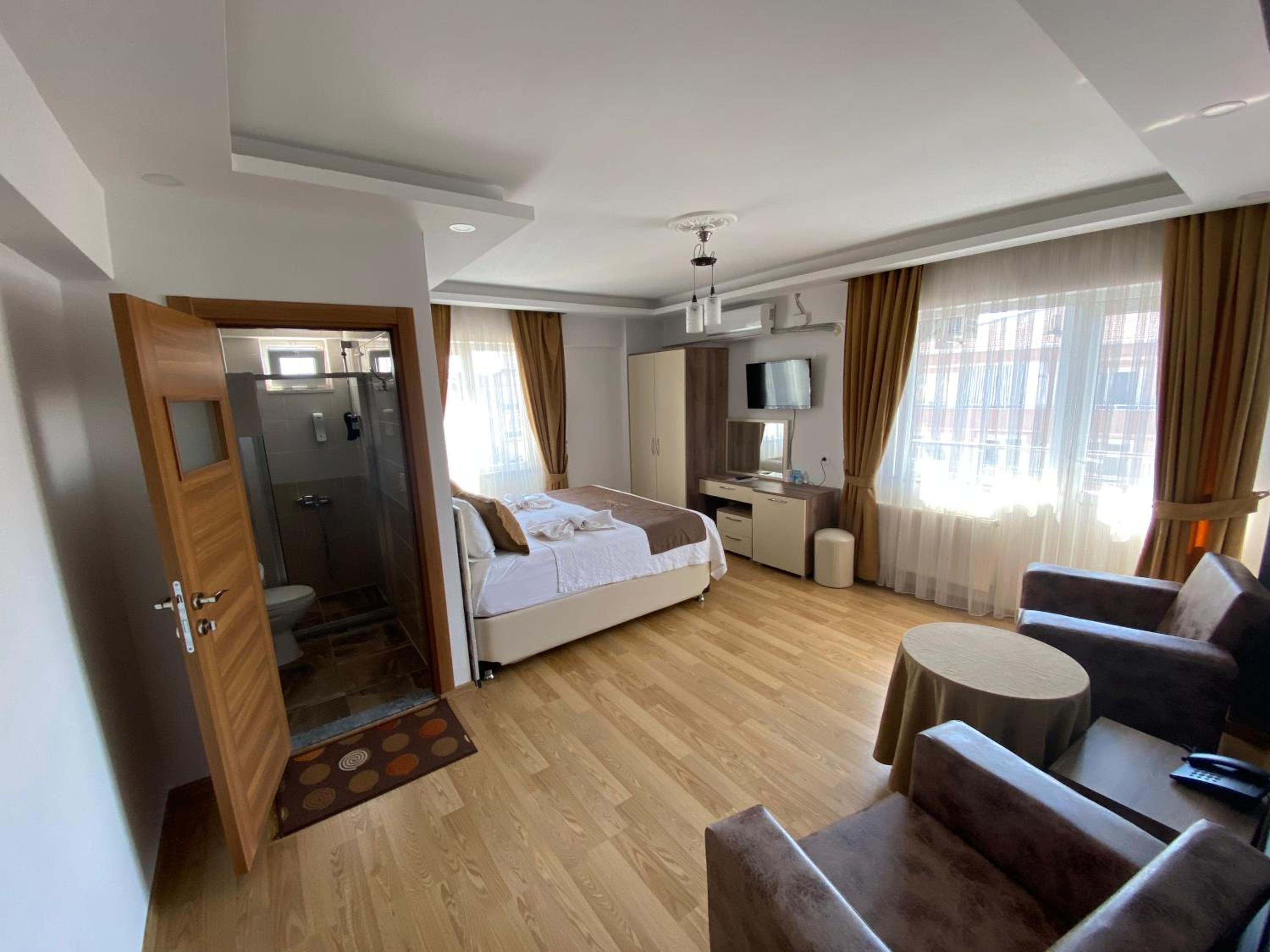 Deluxe Suite photo 3