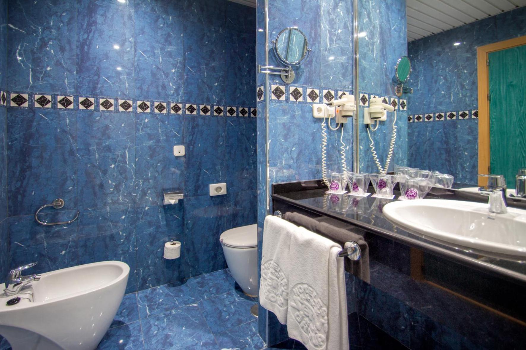 Double or Twin Room with Terrace (3 Adults) photo 2