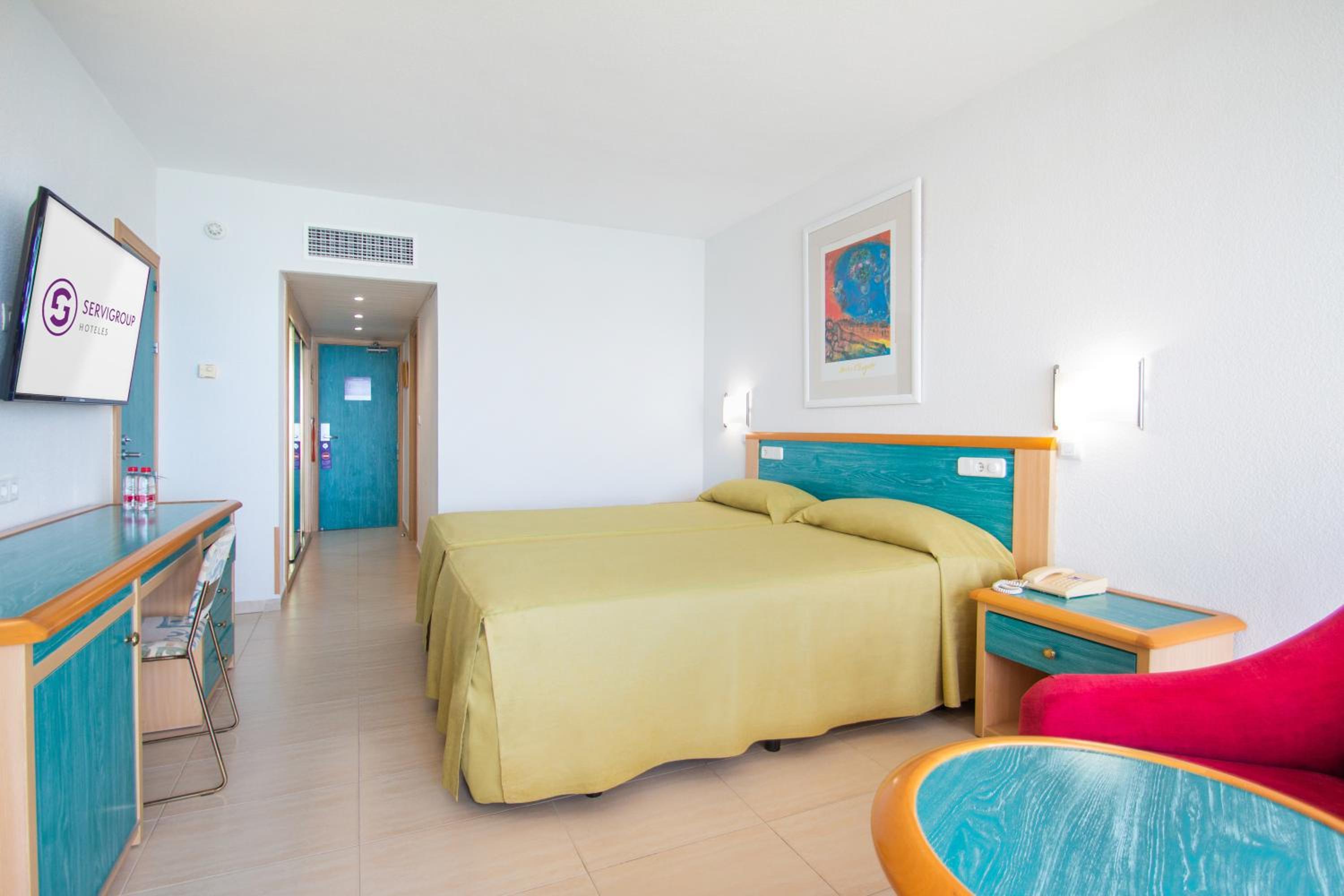 Double or Twin Room with Terrace (2 Adults + 1 Child) photo 3