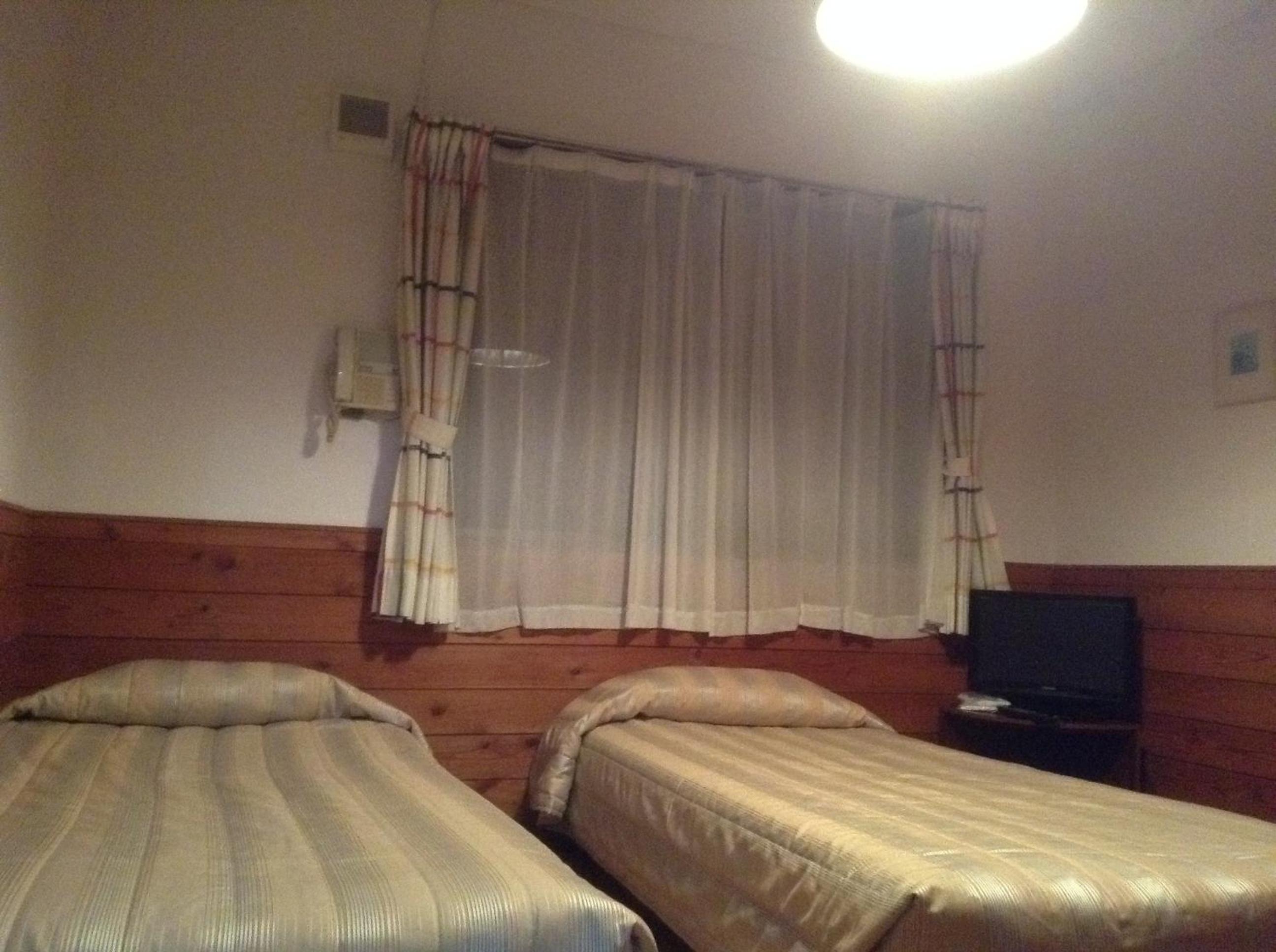 Twin Room - Photo 3