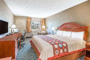 Deluxe Double Room with Two Double Beds Disability Access Non-Smoking - Photo 1