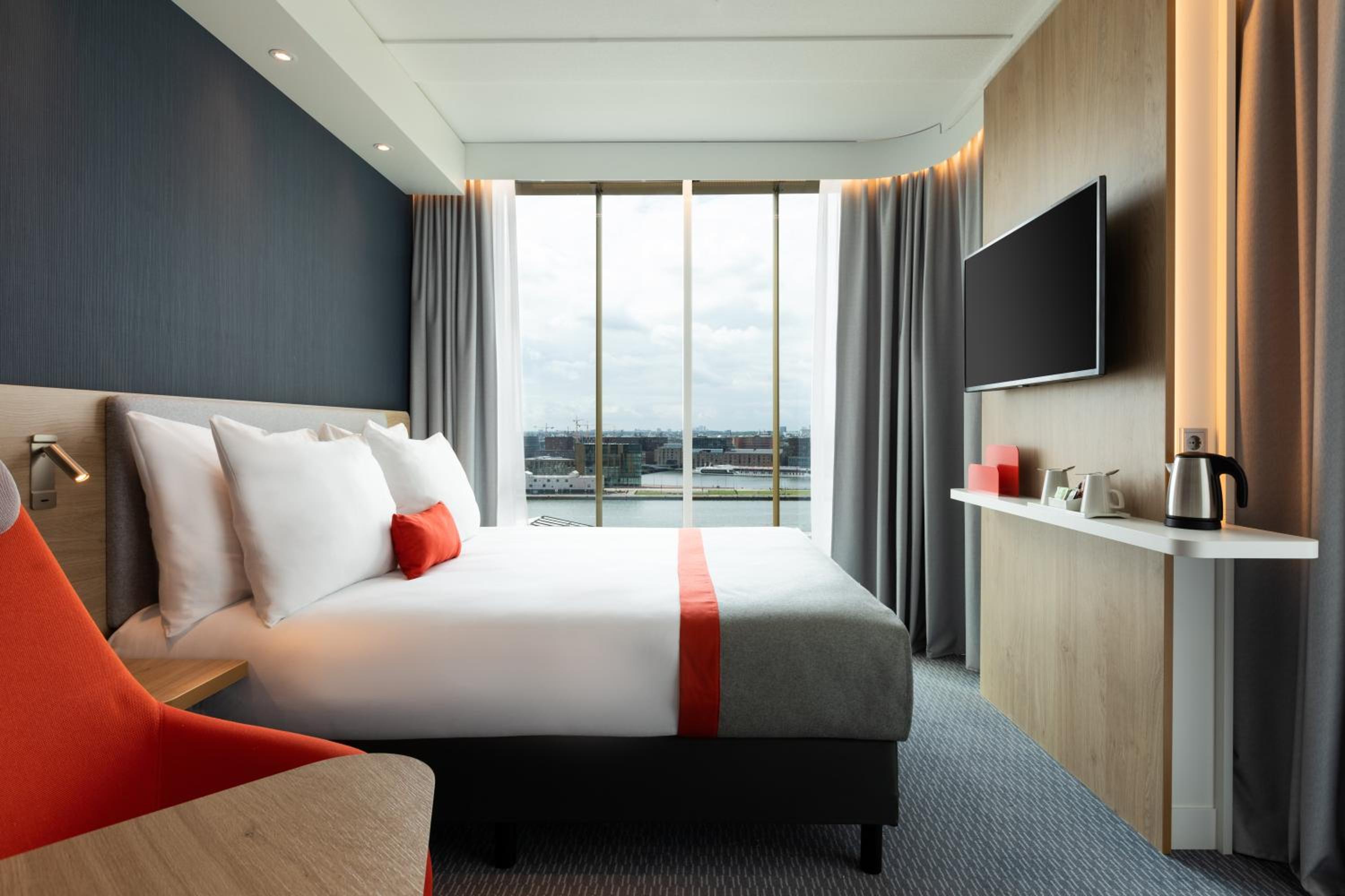 Standard Queen Room with City View - Free Breakfast - Photo 1