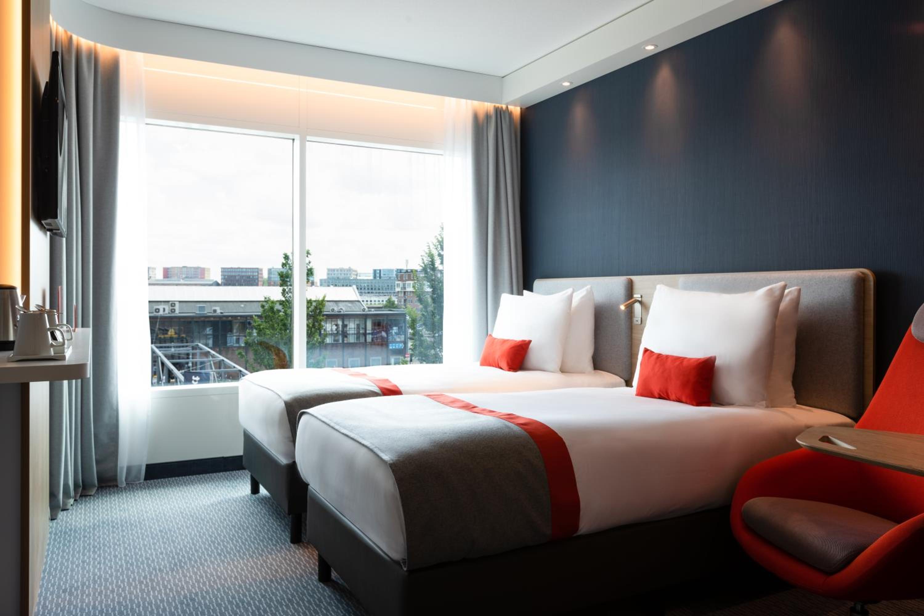 Standard Twin Room with City View and Free Breakfast - Photo 1