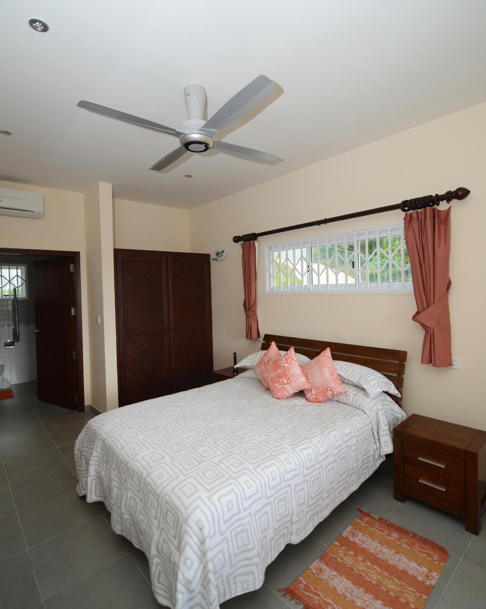 One-Bedroom Chalet For Disabled Guests photo 2