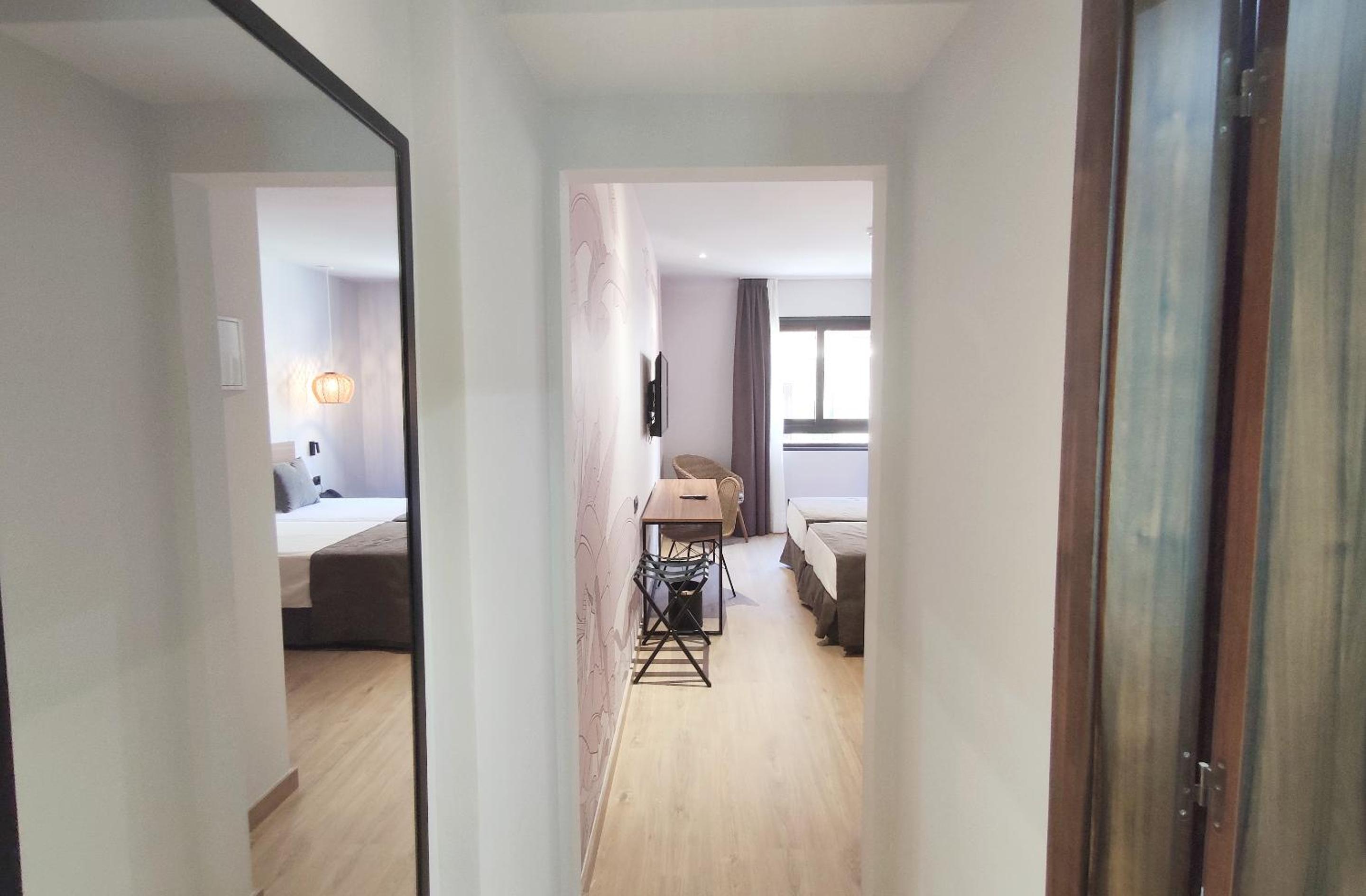 Double or Twin Room - Photo 3
