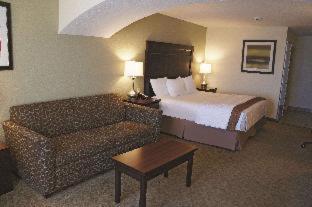 King Room with Roll-In Shower - Accessible/Non-Smoking - Photo 2