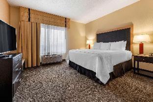 King Suite - Non-Smoking - Photo 4
