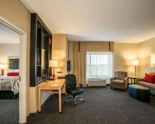 King Suite - Non-Smoking - Photo 16