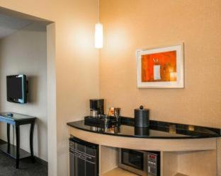 2 King Beds, One-Bedroom, Suite, Non-Smoking - Photo 4