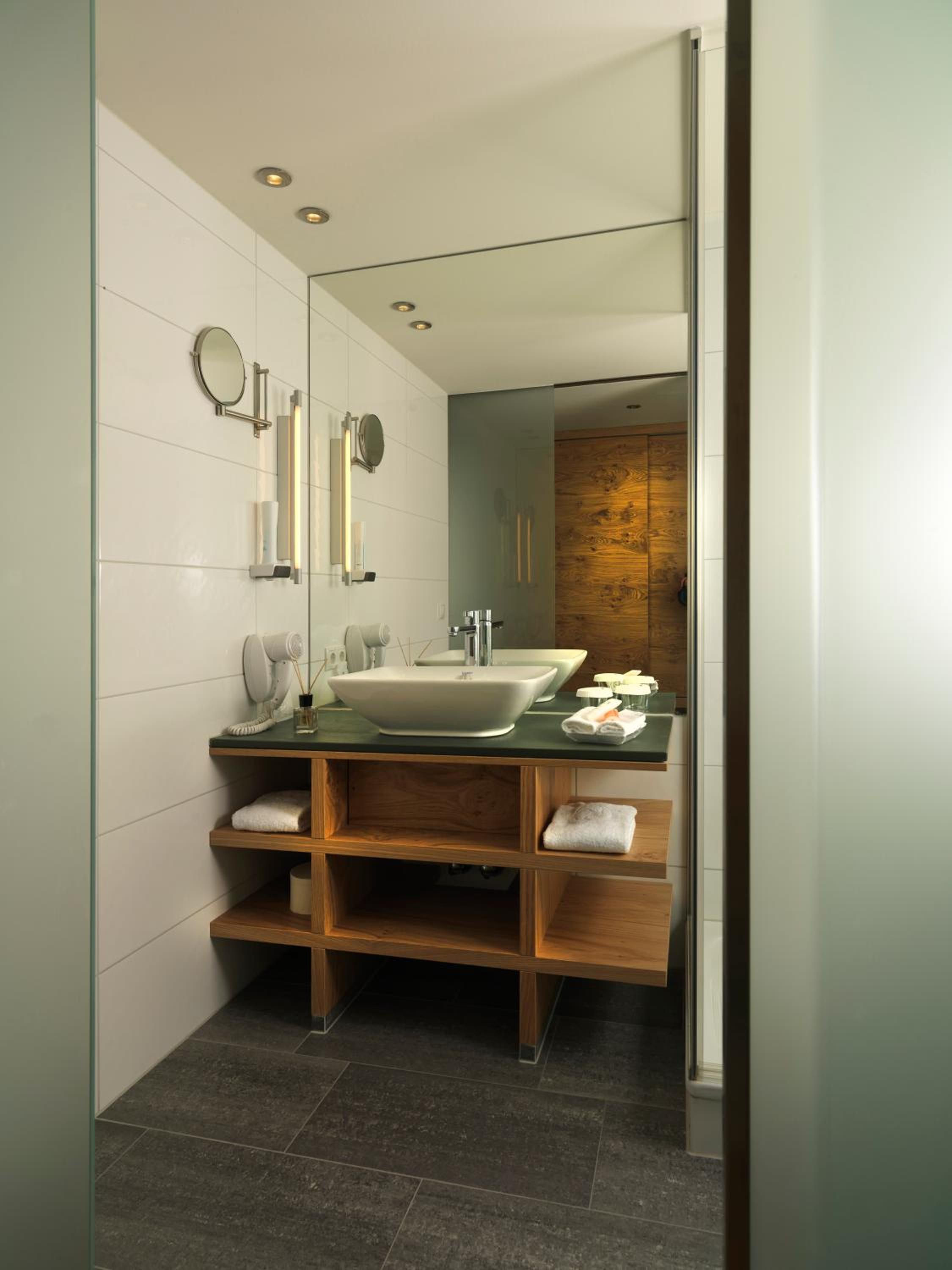 Comfort Double Room with Lake Access - Photo 6