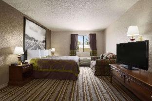 King Suite - Non-Smoking photo 3