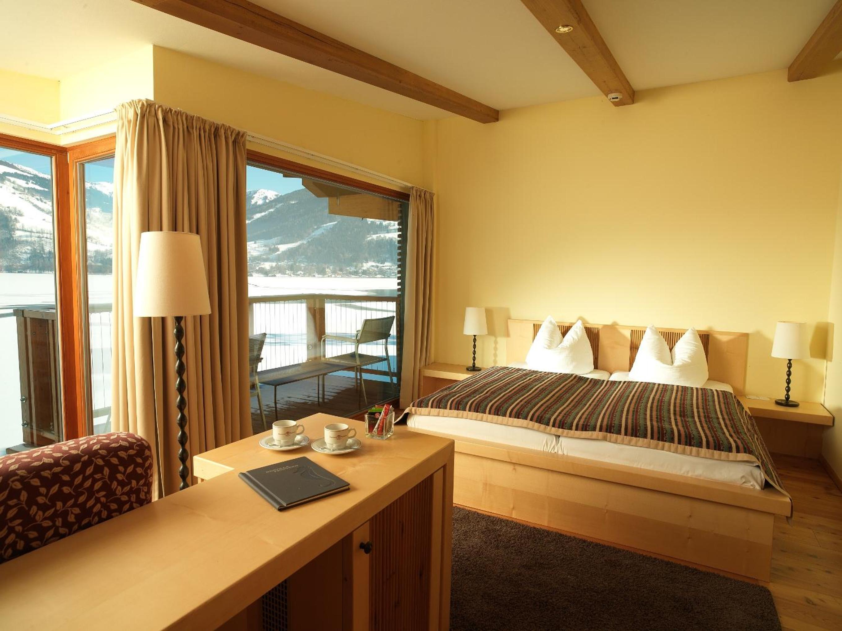 Superior Double Room with Lake View - Photo 3