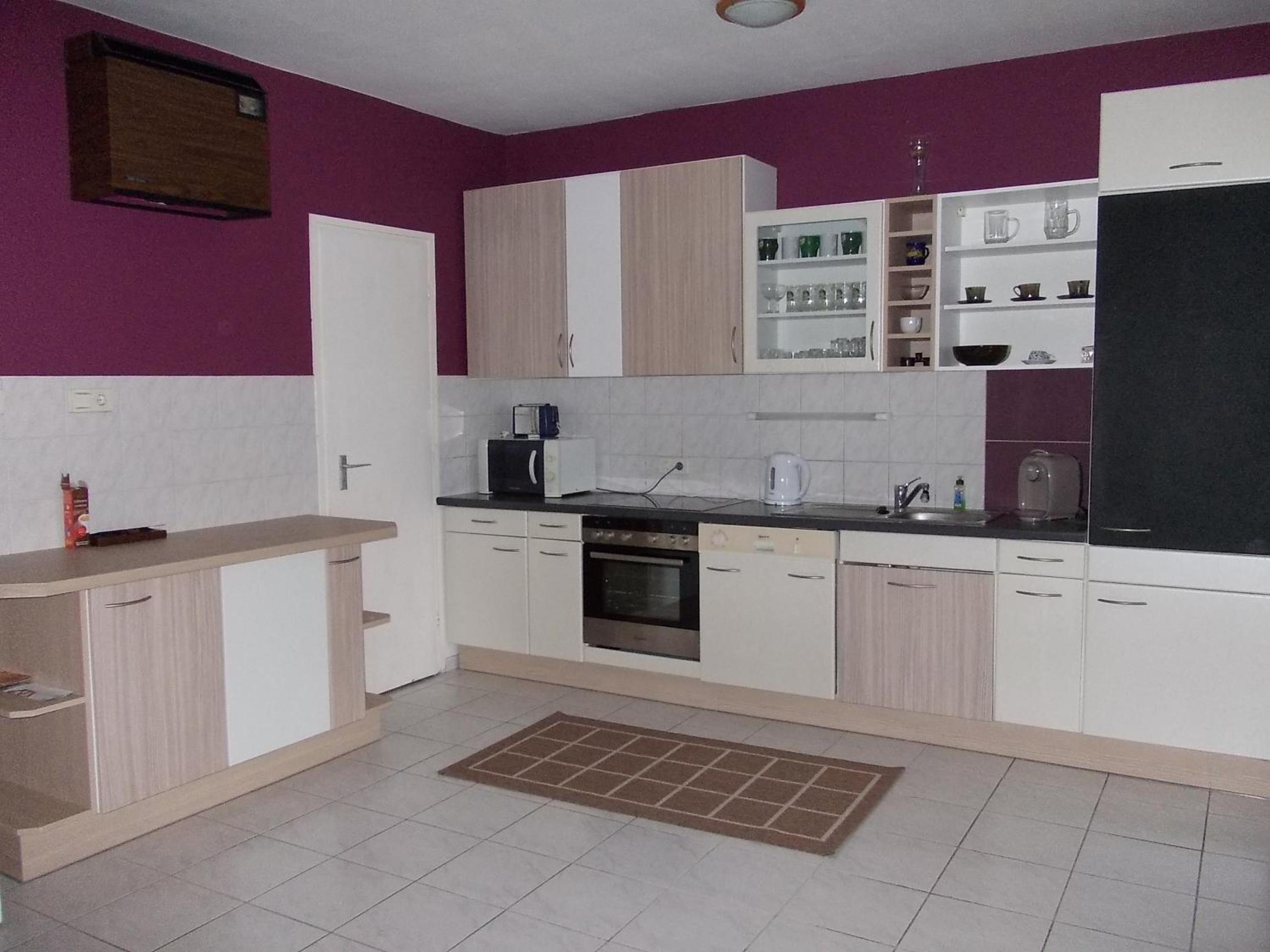 Three-Bedroom Apartment with Balcony - Photo 10