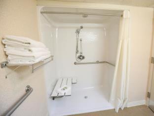 Exterior Queen Room with Four Queen Beds - Non-Smoking photo 2