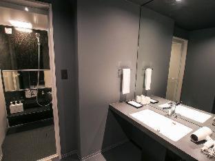Standard Twin Room with Sofa and Shared Bathroom