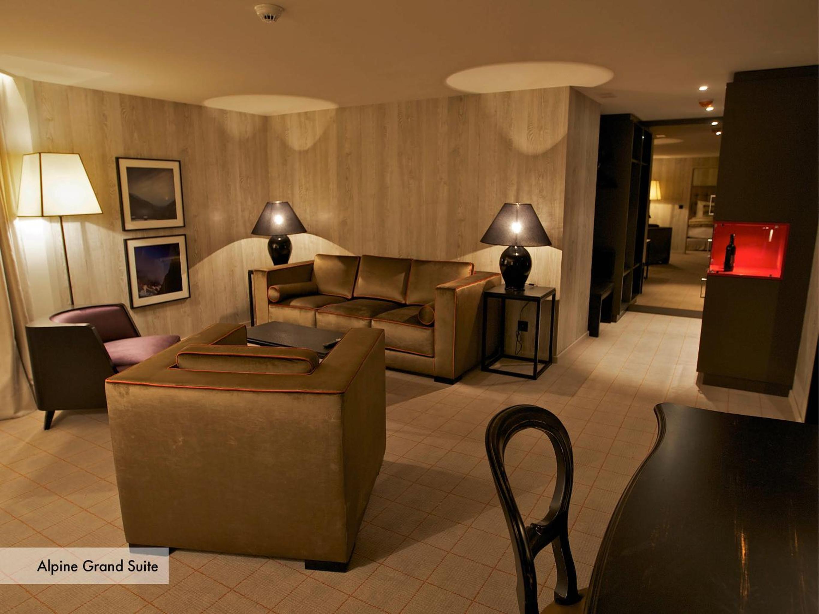 Deluxe Junior Suite thumbnail 5
