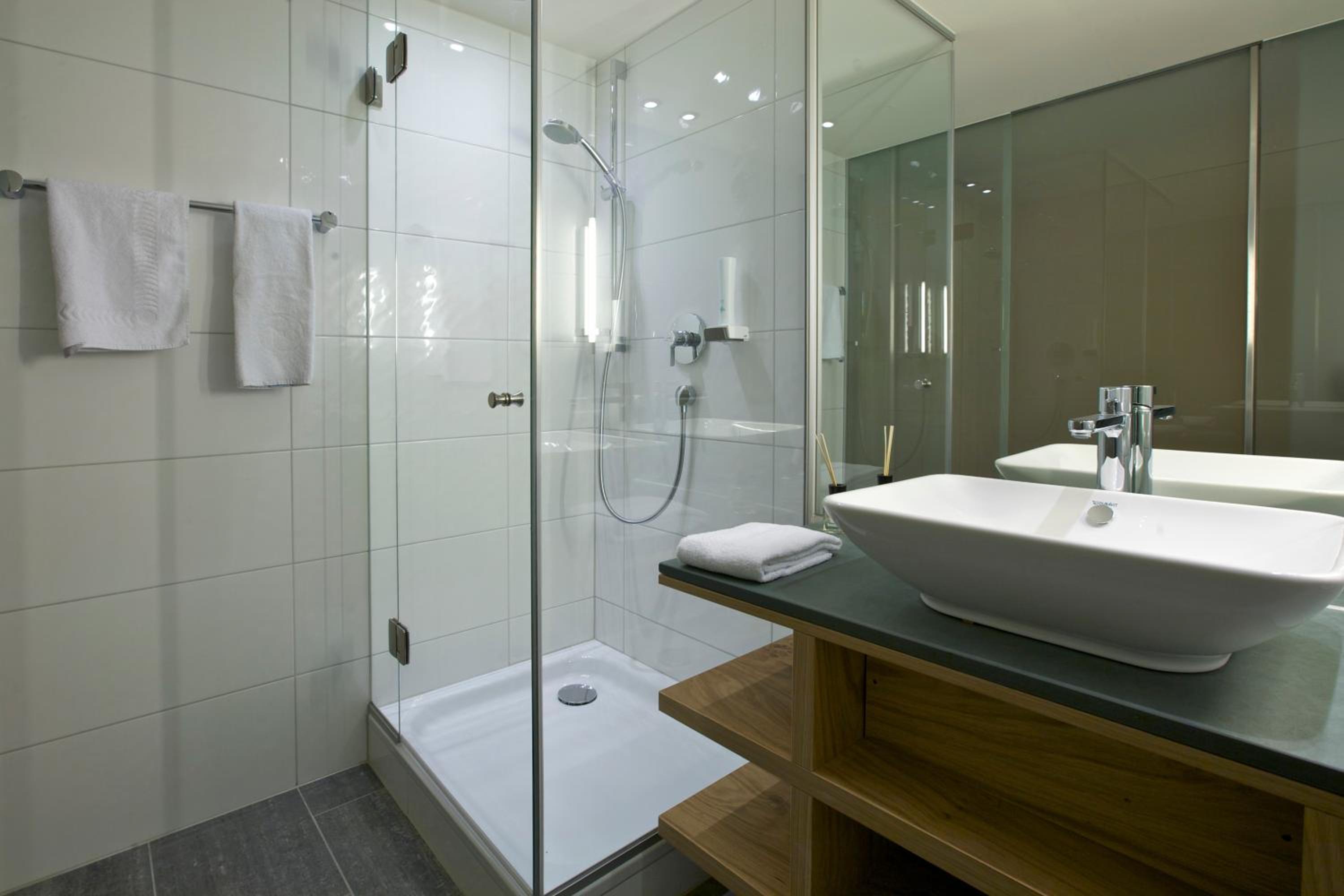 Standard Double Room with Lake View - Photo 5