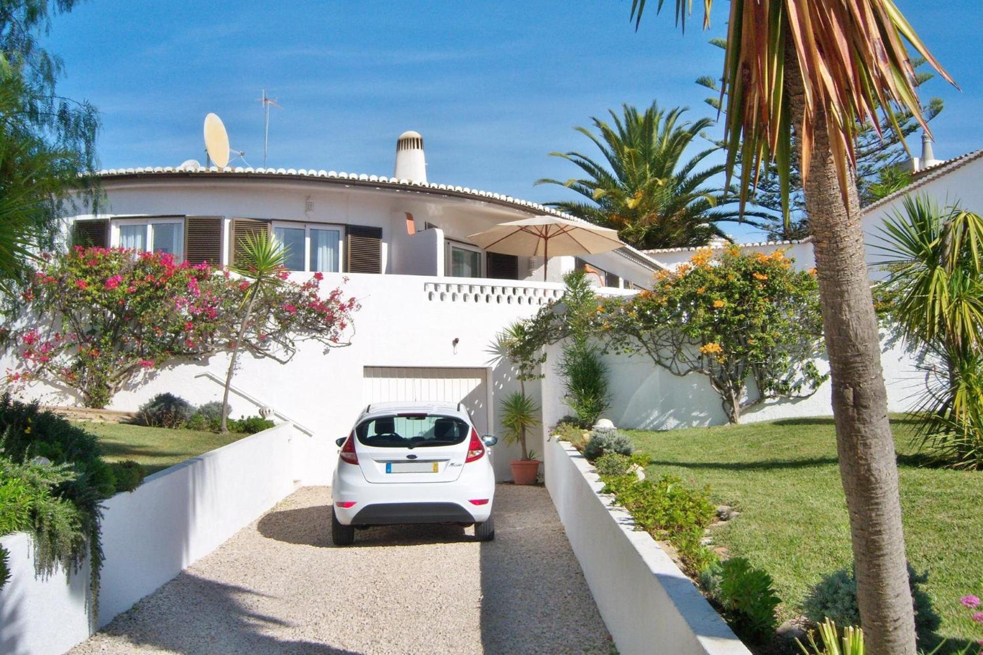 Three-Bedroom Villa photo 3