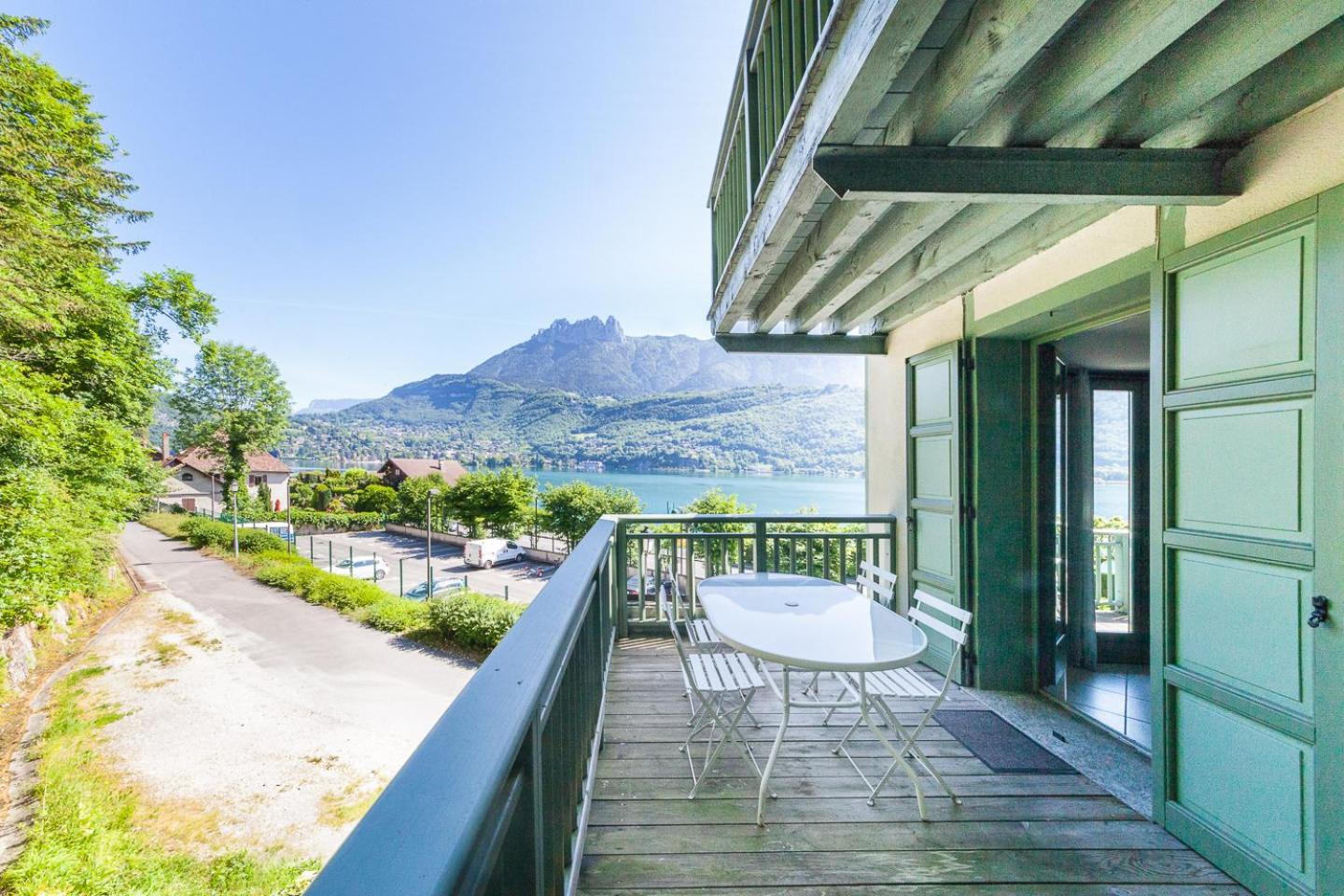 Apartment with Lake View photo 1