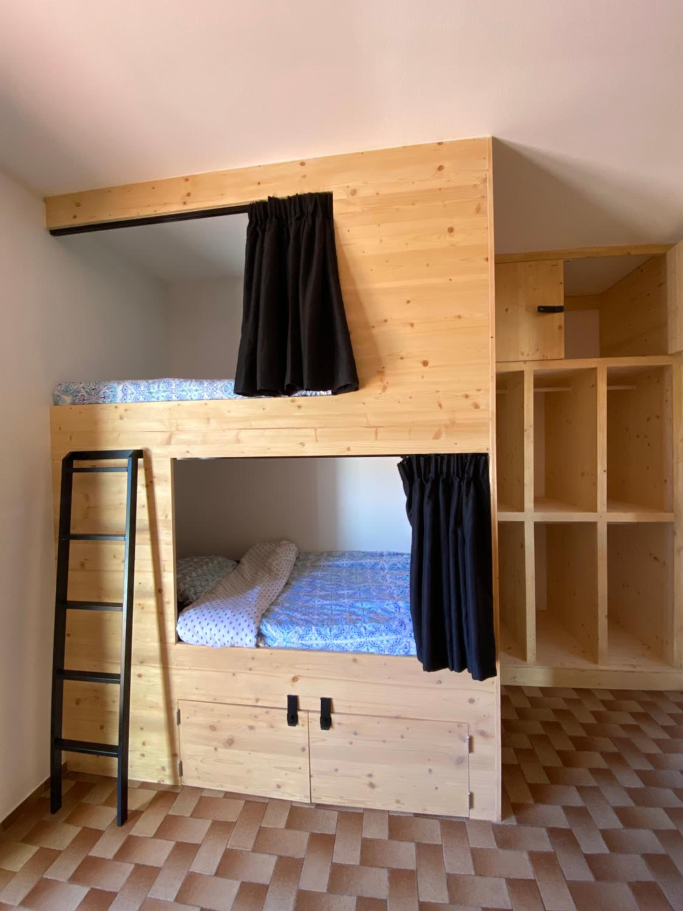 Bed in 6-Bed Mixed Dormitory Room photo 1