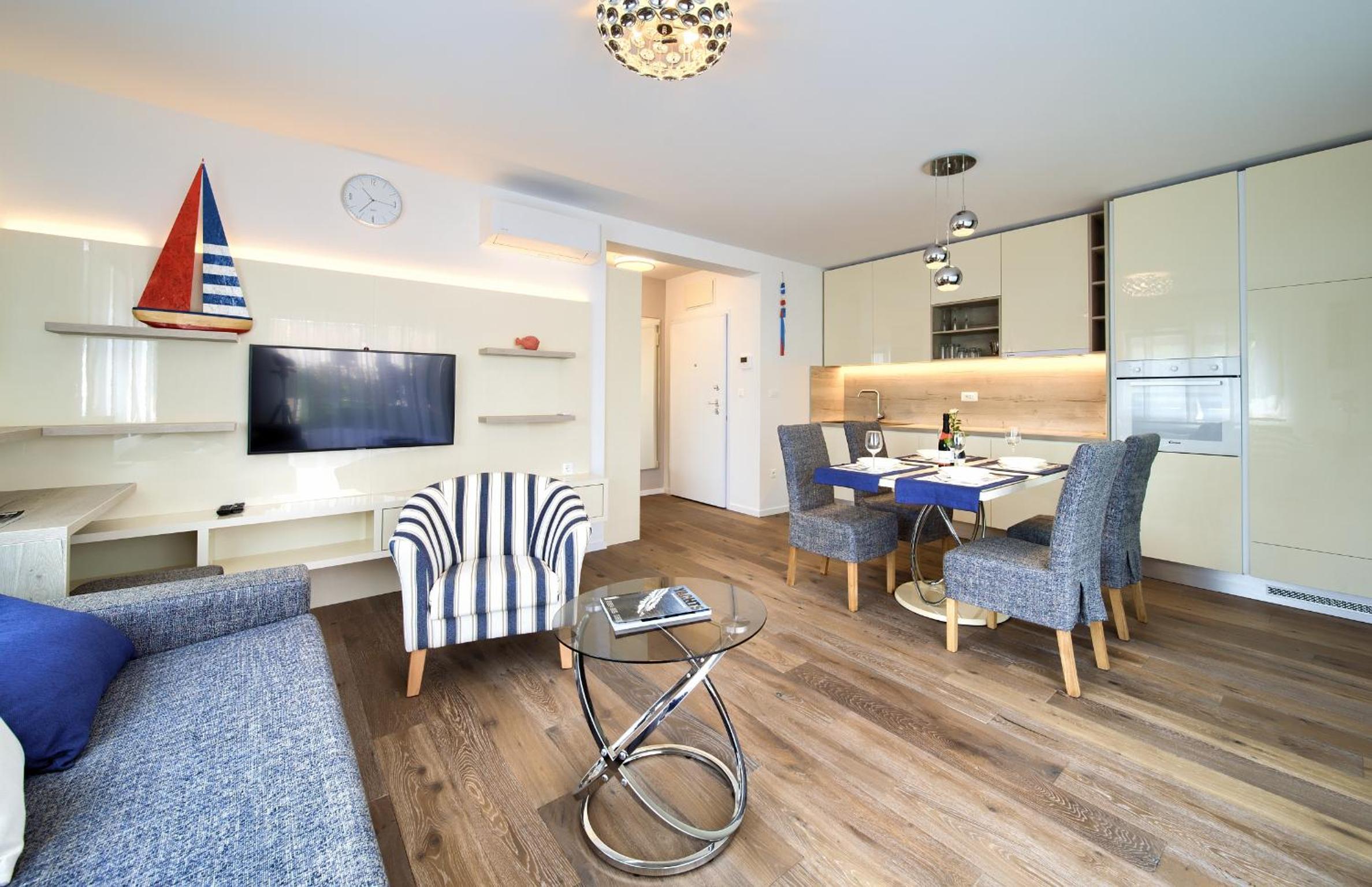 Apartment with Terrace - Photo 1