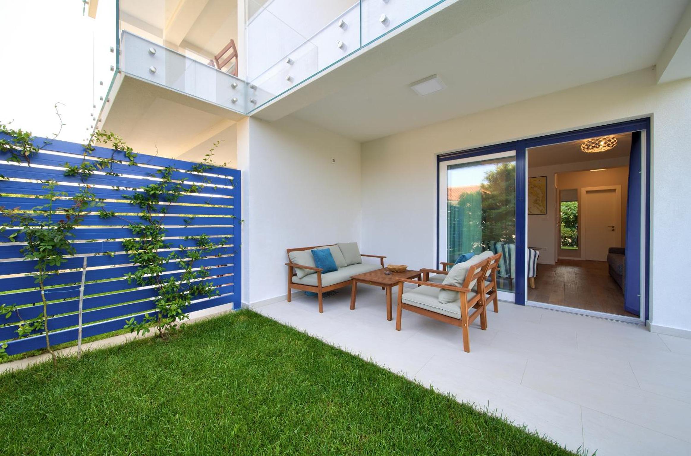 Apartment with Garden View - Photo 2
