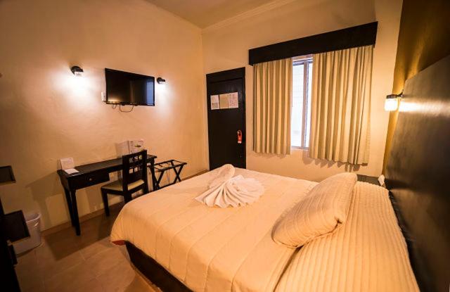 Queen Room photo 1